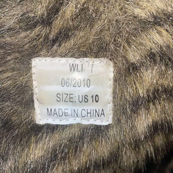 Juicy Couture Quilted Black Fur Trimmed Wedge Boots - Picture 11 of 12